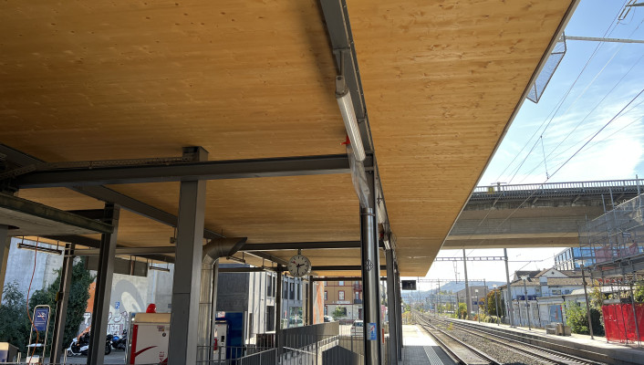 Holzbau Perrondach_Bahnhof, Münchenstein