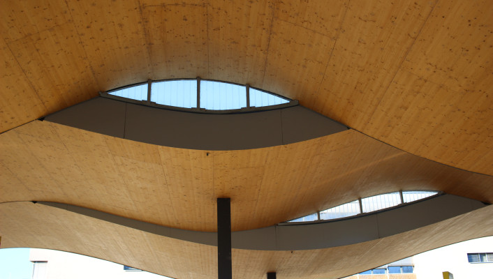 Holzsystembau Dachtragwerk_Busbahnhof Dornach-Arlesheim