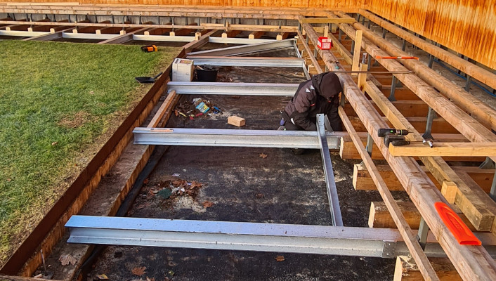 Montagebau Holz_Terassendeck_Naturbad Riehen