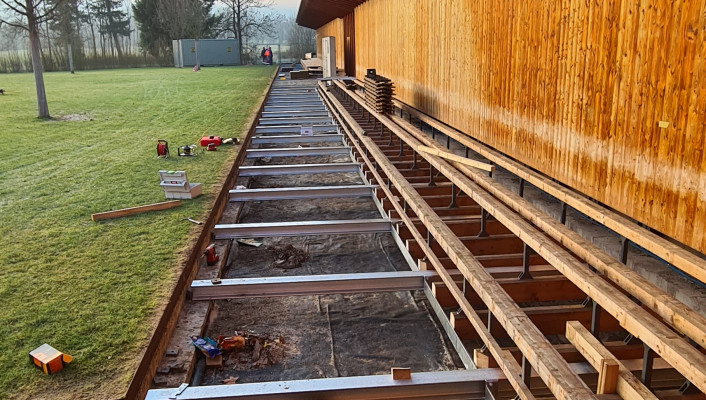 Montagebau Holz_Terassendeck_Naturbad Riehen